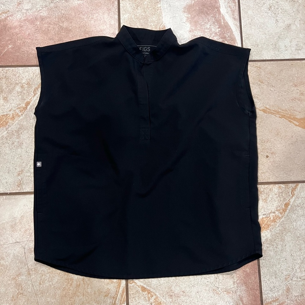 Rafaela Figs scrub top